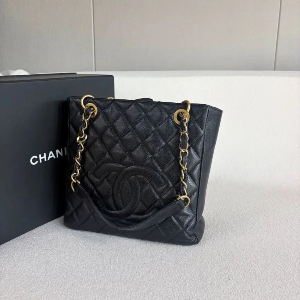 CHANEL brand color